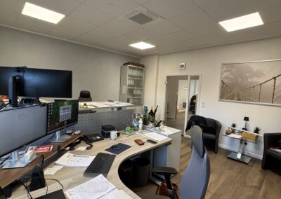 Anders als in den anderen Büros ist Büro 4 vollständig fertiggestellt.